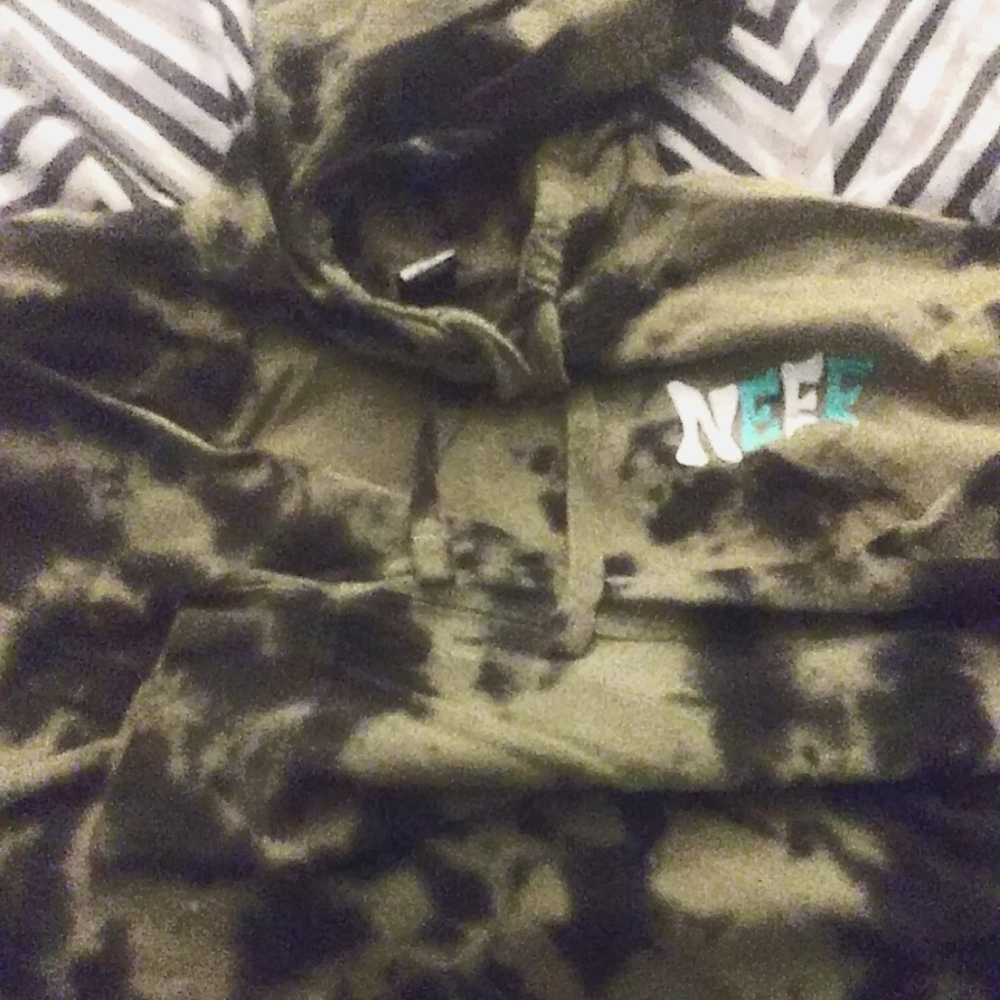 Brand: Neff.       Size: 3x Large.     Color: Tie Dye.